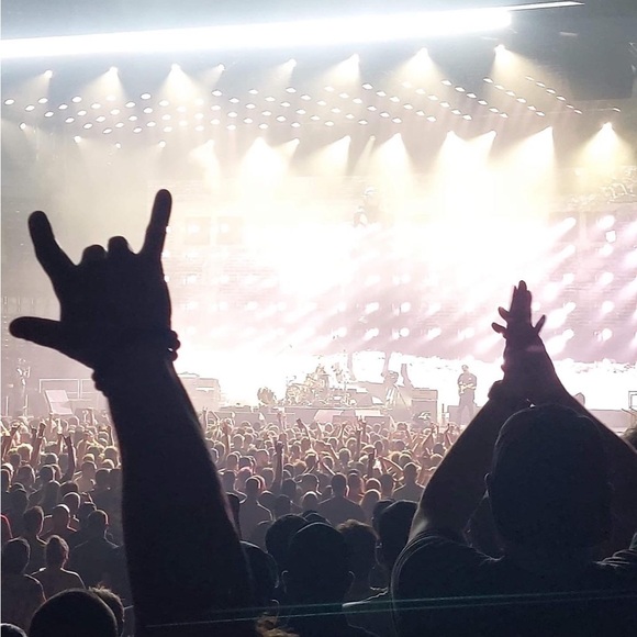 Meet your Posher, Jennifer - Picture 2 of 2